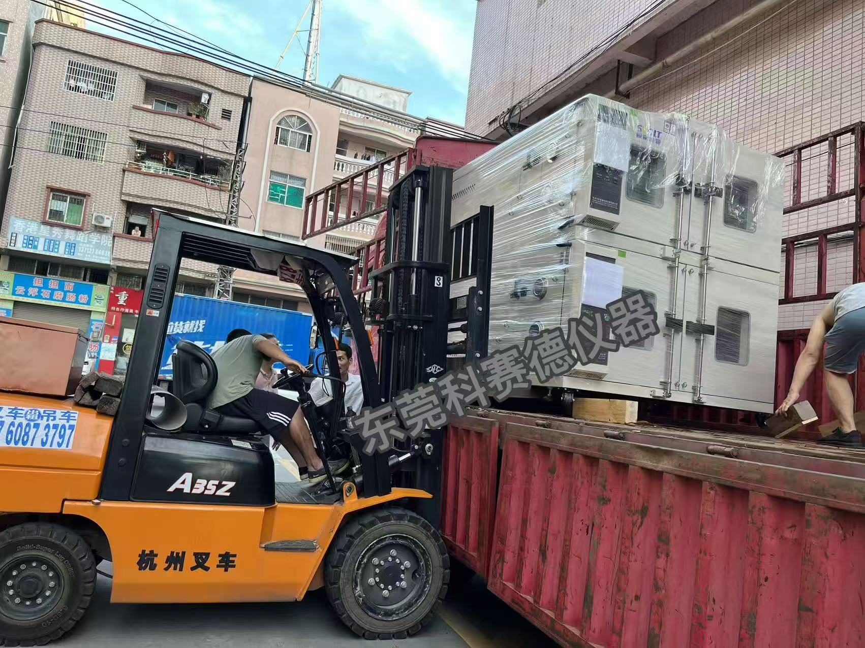 鋰電池恒溫恒濕試驗(yàn)箱專(zhuān)車(chē)出貨